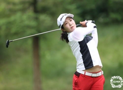 임진희가 BC카드한경 레이디스컵2021에서 생애 첫승을 기록했다. [사진=KLPGA]