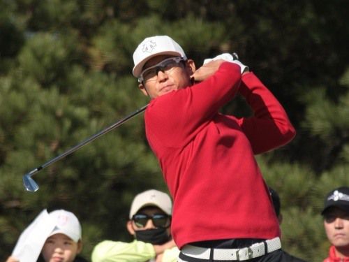 김민휘가 2017년 첫 대회에서 4위를 한 뒤에 CJ후원 계약 선수가 됐다.