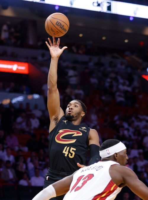 도너번 미첼의 슛