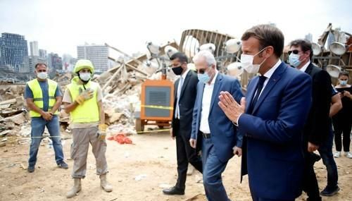 레바논 수도 베이루트의 폭발 현장인 항구를 방문한 에마뉘엘 마크롱 프랑스 대통령 (사진=연합뉴스)