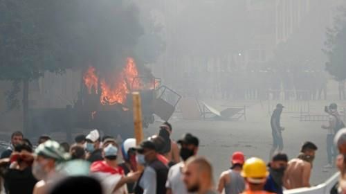 8일(현지시간) 레바논 수도 베이루트에서 벌어진 반정부 시위(사진=연합뉴스)