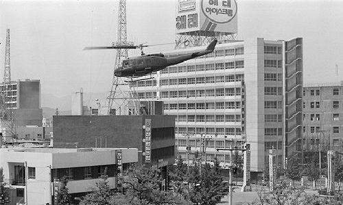 5·18 당시 광주 전일빌딩 인근을 비행하는 군 헬기 모습(사진=연합뉴스)