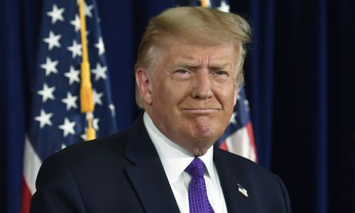 도널드 트럼프 대통령이 15일(현지시간) 미국 뉴욕주 베드민스터의 트럼프 내셔널 골프클럽에서 기자회견을 열고 발언하고 있다. 베드민스터=AP연합뉴스