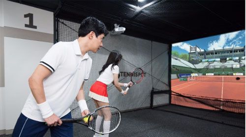 테니스 테니스도 1인용과 2인 대결용 모두 선택 가능하다. 인공지능 기술을 활용해 사용자의 움직임을 감지하고 공을 쏘기 때문에 랠리가 이어지며 실제로 경기를 하는 느낌이 든다. 골프존 제공