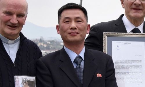 지난 2018년 3월 이탈리아 베네토 주의 트레비소 인근에서 열린 한 문화 행사에 참석한 북한 조성길 전 주이탈리아 대사대리의 모습. 연합뉴스