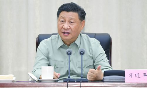 시진핑 중국 국가주석이 지난 13일 남부 광둥성의 차오저우에 주둔하는 해병부대를 방문해 훈시하고 있다. 차오저우=신화연합뉴스