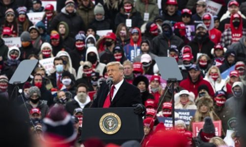 도널드 트럼프 미국 대통령이 지난달 30일(현지시간) 미시간주 워터퍼드 타운십에서 유세하고 있다. AP연합뉴스