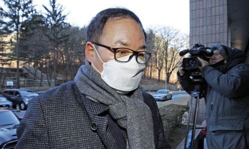 윤석열 검찰총장에 대한 검사 징계위원회 2차 심의가 열릴 예정인 15일 정한중 징계위원장 직무대리가 정부과천청사 법무부로 들어서고 있다. 연합뉴스