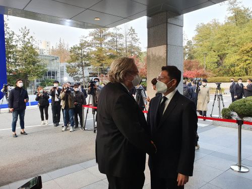 제프리 존슨 주한미국상공회의소 이사장과 조현준 효성그룹 회장/공동취재단