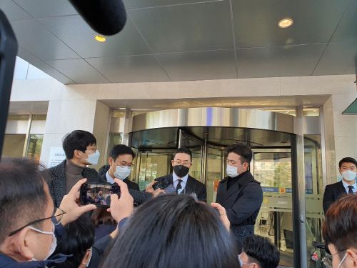 구광모 LG그룹 회장이 고(故) 이건희 삼성그룹 회장의 장례 셋째 날인 27일 빈소를 찾아 고인을 애도했다. 그는 고인을 추억하며 “오래 계셔서 가르침 주시면 좋은데 참으로 많이 안타깝다”고 말했다./사진=황의중 기자