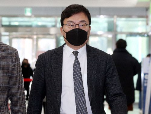 이스타항공 수백억대 횡령·배임 및 채용 비리 혐의를 받는 이상직 전 의원/연합