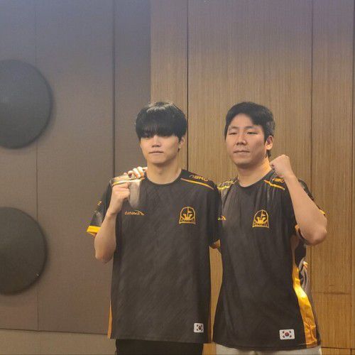 좌측부터 다나와 '이노닉스',  '쏘닉' 신명관 감독 /사진=유성혁 기자