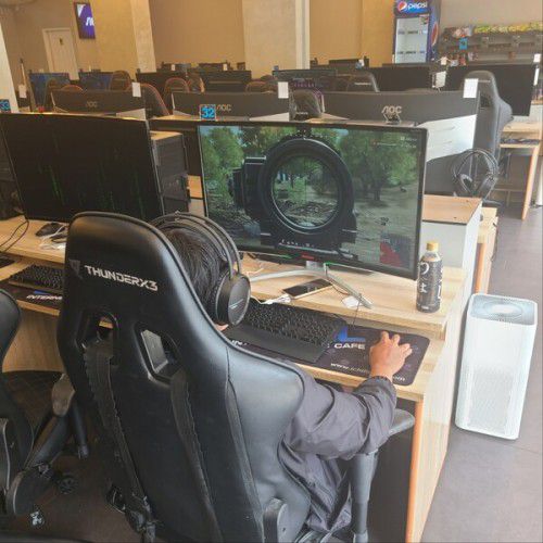 처음 방문했던 PC방과 달리 다소 휑한 분위기였다 /사진=유성혁 기자