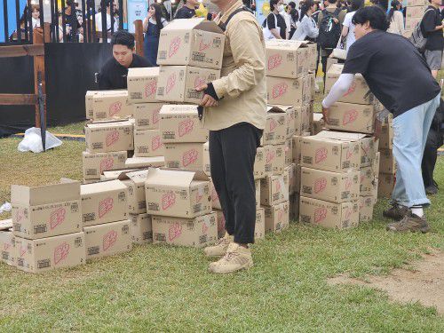 현장을 찾은 밀레시안을 위해 민경훈 디렉터가 제공한 아이스크림. /이윤파 기자