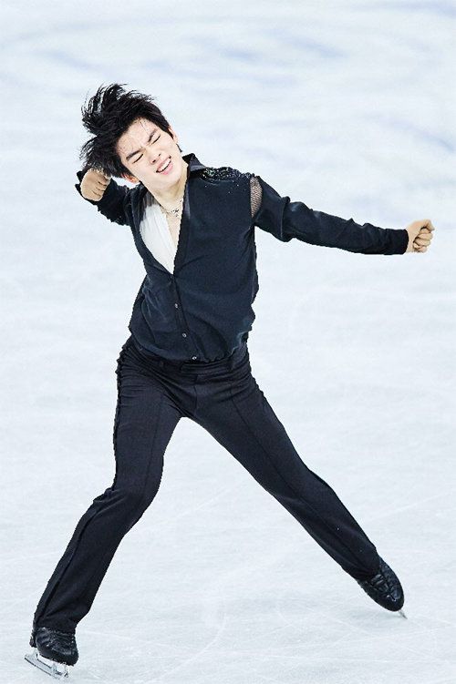 차준환이 한국 남자 선수 최초로 국제빙상경기연맹(ISU) 피겨스케이팅 세계선수권 싱글에서 메달을 목에 걸었다. 23일 일본  사이타마에서 열린 세계선수권 싱글 쇼트프로그램 경기에 나선 차준환이 마이클 잭슨의 메들리 곡에 맞춰 연기하는 모습.  사이타마=게티이미지