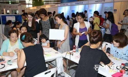 이민여성 취업박람회 모습. 동아일보DB