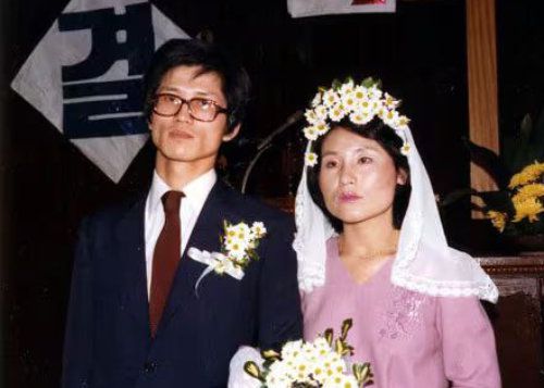 1981년 9월 국민의힘 김문수 대선 후보와 설난영 씨 결혼 사진. 설 씨는 웨딩드레스가 아닌 원피스를 입고 식을 올렸다. 김문수 후보 측 제공