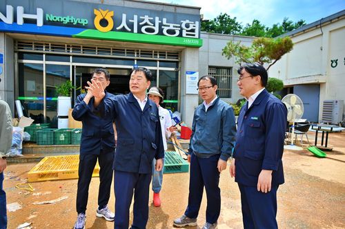 광주 서창농협 폭우 피해 현장 방문한 농협중앙회 관계자들