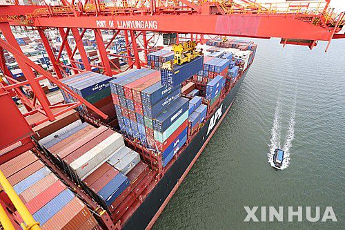 【롄윈강=신화/뉴시스】중국 장쑤성 수출항 롄윈강 컨테이너 전용부두. 2016.09.15