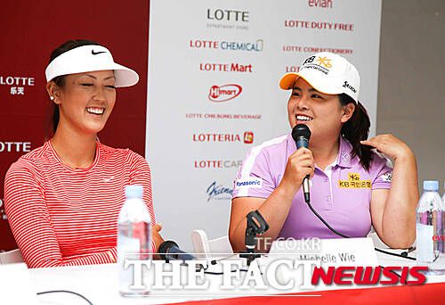 2016년 롯데챔피언십에서 기자회견 중인 박인비(오른쪽)와 미셸 위. 박인비는 US여자오픈을 두 번 우승한 유일한 한국선수이고, 재미교포 미셸 위도 한차례 US여자오픈 정상에 오른 바 있다./뉴시스