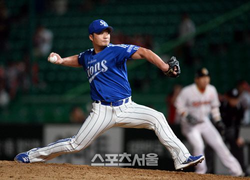삼성 오승환은 해외 무대로 떠나기전까지도 독특한 투구폼 때문에 이중동작 논란이 제기되곤 했다. 박진업기자 upandup@sportsseoul.com