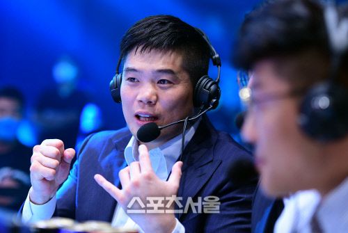 김대환 대표가 지난 7월에 열린 ARC 002에서 해설을 하고 있다. 이주상기자 rainbow@sportsseoul.com