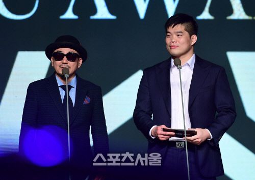 지난해 12월 열린 로드FC 어워즈에서 김대환 대표와 박상민 부대표(왼쪽)가 인사말을 하고 있다. 이주상기자 rainbow@sportsseoul.com