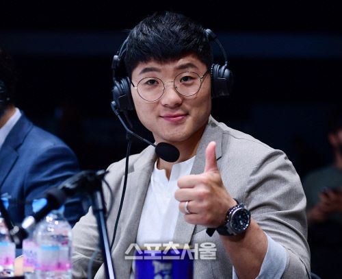 권아솔은 ARC 001에서 해설위원으로 활약했다. 이주상기자 rainbow@sportsseoul.com