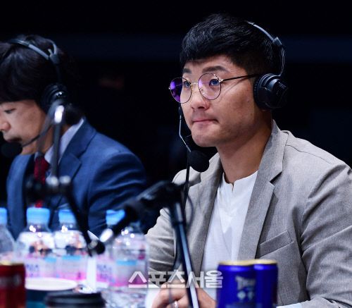 지난 5월에 열린 ARC 001에서 해설위원으로 나선 권아솔. 이주상기자 rainbow@sportsseoul.com