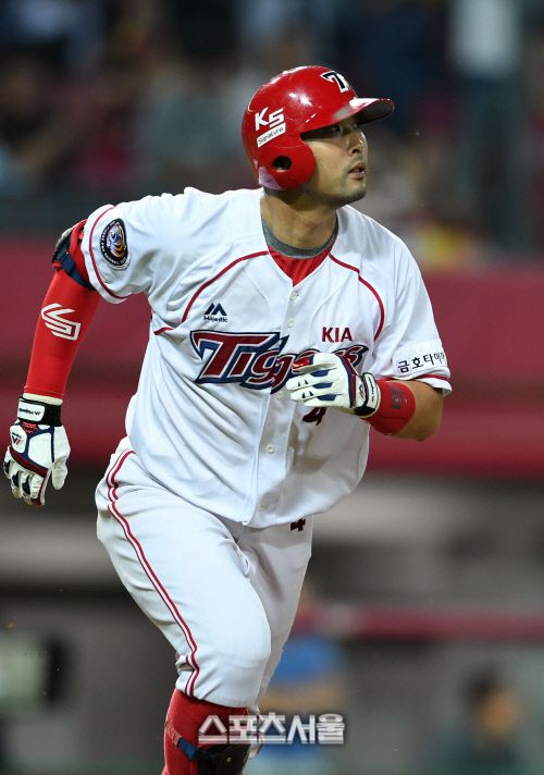 전 프로야구선수 서동욱이 현역 시절 에피소드를 모은 야구 상식 에세이를 출간했다. 사진 | 박진업기자 upandup@sportsseoul.com