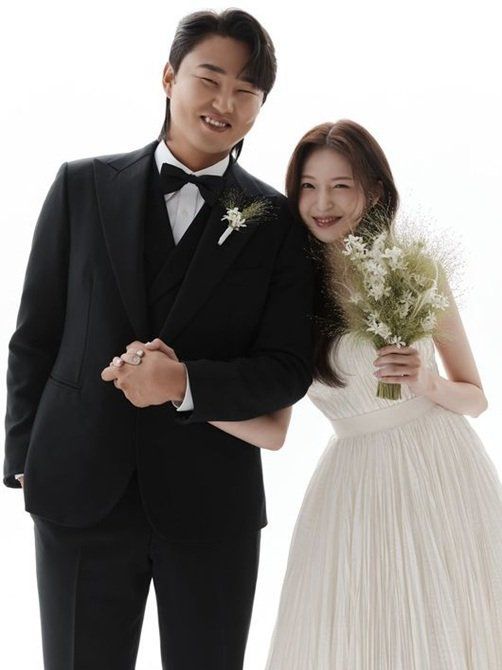 [서울=뉴시스] 엠넷 '러브캐처' 출신 김지연과 롯데자이언츠 투수 정철원. (사진=김지연 인스타그램) 2026.01.25. photo@newsis.com *재판매 및 DB 금지 /사진=뉴시스