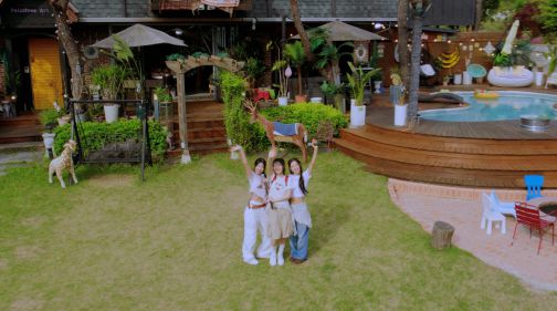 어블룸 타이틀곡 ‘에코(Echo)’ 라이브 클립 이미지. 매시브이엔씨 제공.