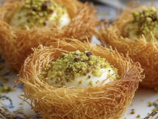 제대로 만든 카다이프는 버터나 시럽을 발라 구웠을 때 황금빛 새 둥지 같은 빛깔을 내는 것으로 전해졌다. 페이스북 캡처