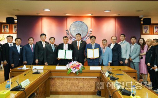 태국 노동부 장관과 차관을 비롯해 420개 기술학교 총장, 목포과학대총장이 조선인력양성 업무협약을 맺었다. 이 행사는 포인이엔엠이 주관했다.