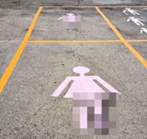 '여성전용 주차 구역'이 큰 반발을 낳고 있다. 사진은 낙서가 그려진 여성 주차 공간. [사진=X 갈무리 ]