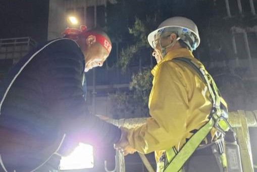 ▲권영국 민주노동당 대선후보가 고진수 민주노총 서비스연맹 관광레저산업노조 세종호텔 지부장을 만나고 있다. ⓒ민주노동당 제공