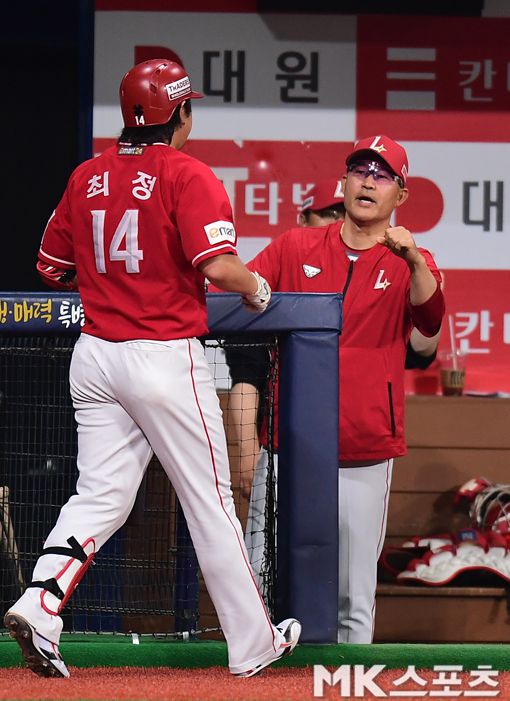 최정과 이숭용 감독. 사진=김재현 기자