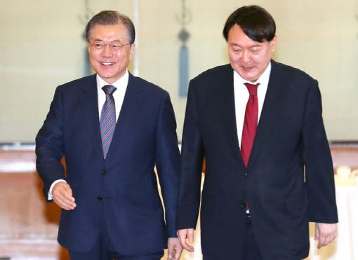 문재인 대통령과 윤석열 대통령 당선인. (사진=뉴시스)