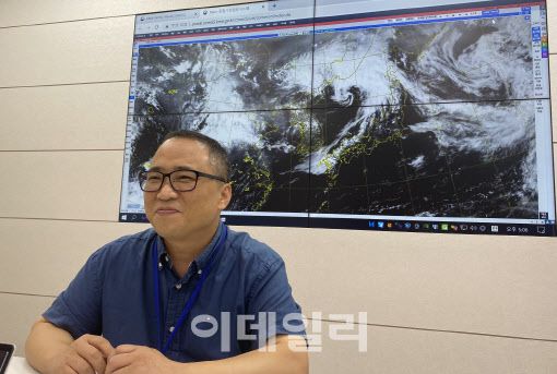 박정민 기상청 예보분석관이 지난 5일 서울 동작구 기상청에서 자신의 꿈을 말하고 있다. (사진=기상청 제공)