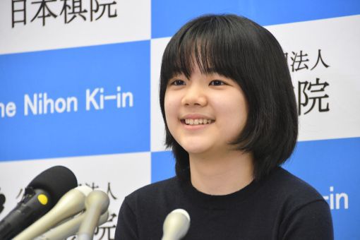 기자회견에 나선 나카무라 스미레 3단.