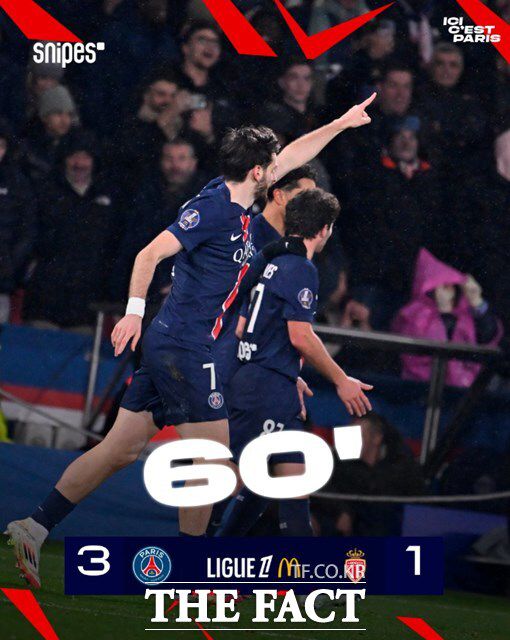 PSG의 리드를 이끄는 데뷔골로 승리를 부른 '겨울 이적생' 흐비차 크바라츠헬리아의 골 세리머니./PSG