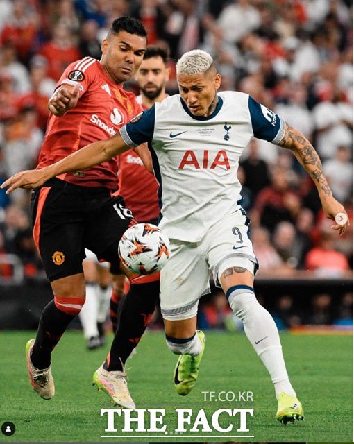 손흥민 대신 전반 왼쪽 윙포워드로 나선 토트넘의 히샬리송(오른쪽)./토트넘