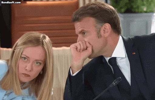 지난 16일  캐나다 앨버타 카나나스키스에서 열린 G7 정상회의에서 대화를 나누고 있는 조르자 멜로니 이탈리아 총리(왼쪽)과 에마뉘엘 마크롱 프랑스 대통령./ 엑스