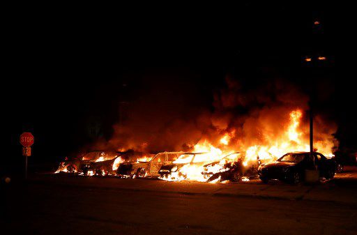 미국 위스콘신 '흑인 피격' 항의 시위로 자동차들이 불타고 있다./사진=AFP