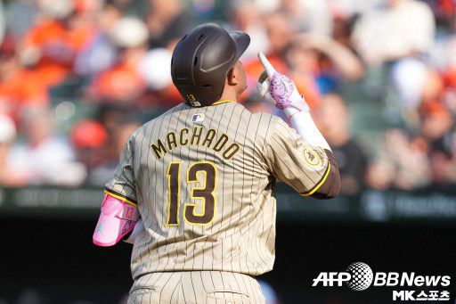 마차도가 홈런을 때린 뒤 홈으로 들어오고 있다. 사진(美 볼티모어)=ⓒAFPBBNews = News1