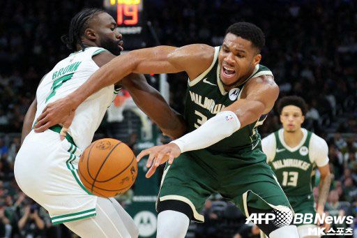 아데토쿤보는 41득점을 올렸으나 빛이 바랬다. 사진(美 밀워키)=ⓒAFPBBNews = News1