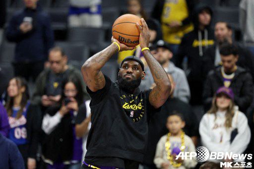 르브론 제임스는 3점슛이 남발되고 있는 리그 환경에 대한 아쉬움을 드러냈다. 사진(美 새크라멘토)=ⓒAFPBBNews = News1
