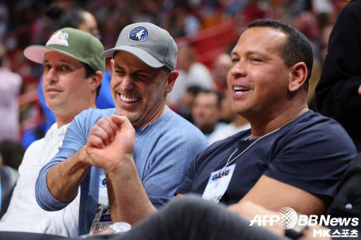 알렉스 로드리게스(오른쪽)는 사업자 마크 로어(왼쪽)와 함께 NBA 미네소타 구단 인수 작업을 진행중이다. 사진=ⓒAFPBBNews = News1