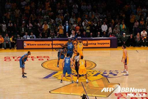 지난 2009년 진행된 올랜도와 레이커스의 파이널 장면. 코트만 봐도 파이널임을 알 수 있다. 사진=ⓒAFPBBNews = News1