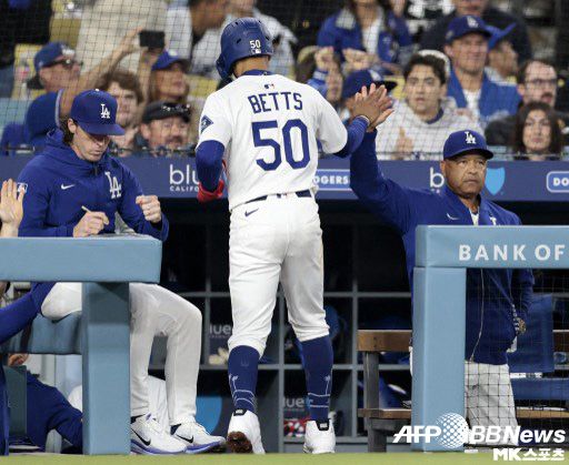 로버츠 감독은 부진에서 벗어나지 못하고 있는 벳츠를 선발 제외했다. 사진=ⓒAFPBBNews = News1